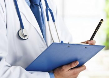 Lekarz oszukiwał pacjentów. Usłyszał zarzuty