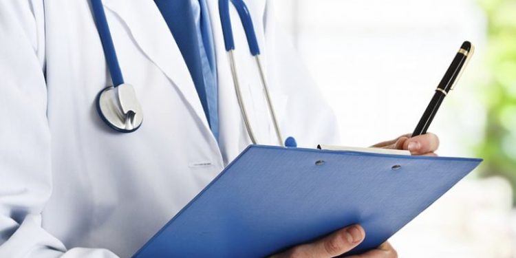 Lekarz oszukiwał pacjentów. Usłyszał zarzuty