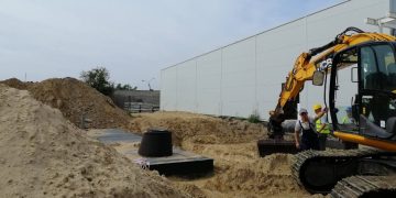 Łączą halę z pływalnią