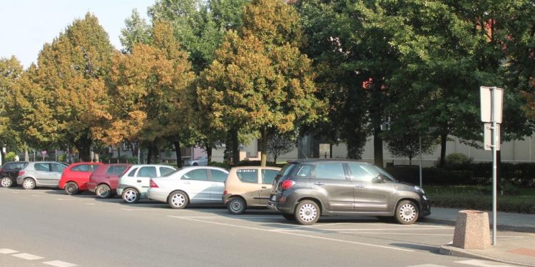 Namalują 10 kopert przy Jedynce. Dla kogo parking?