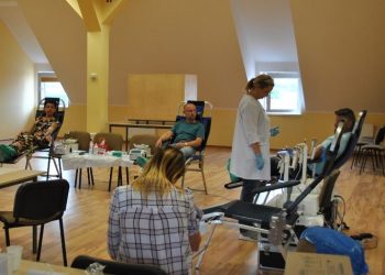 Spokrewnieni służbą oddali 23 litry krwi