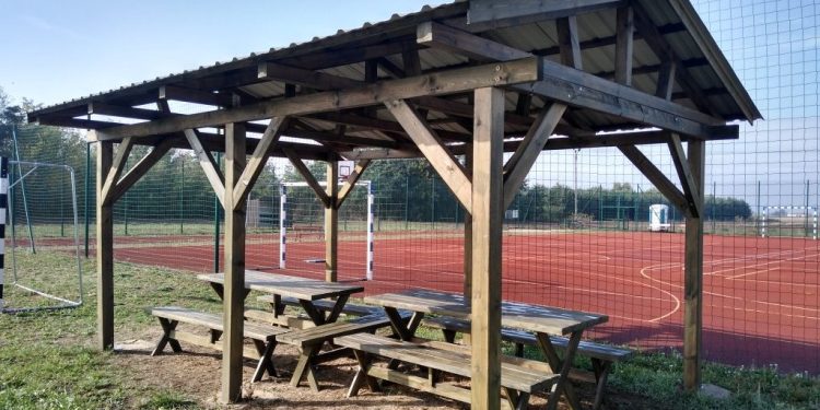 Drążna: Przy boisku stanęła wiata