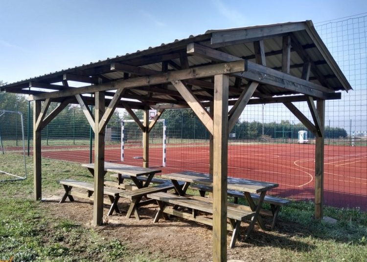 Drążna: Przy boisku stanęła wiata