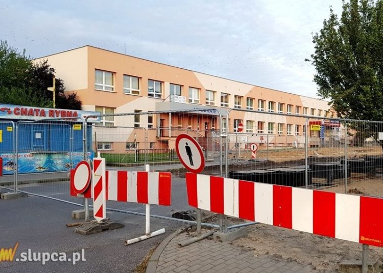 Budują ul. Sikorskiego: Dojście do Przychodni Hipokrates