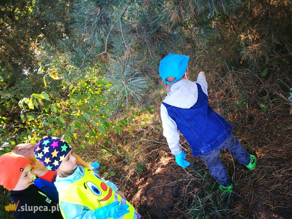 Mali Odkrywcy sprzątali świat