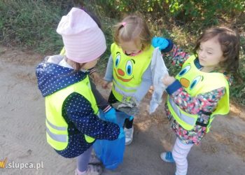 Mali Odkrywcy sprzątali świat