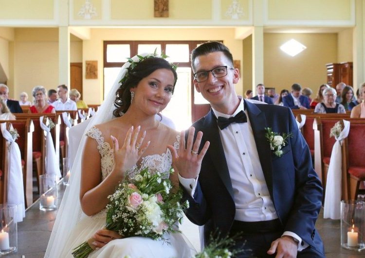 Agnieszka i Bartosz. Samych pięknych dni!