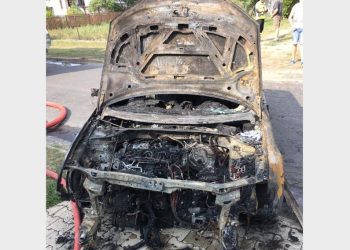 Pożar w piwnicy i garażu. Spłonął samochód ZDJĘCIA