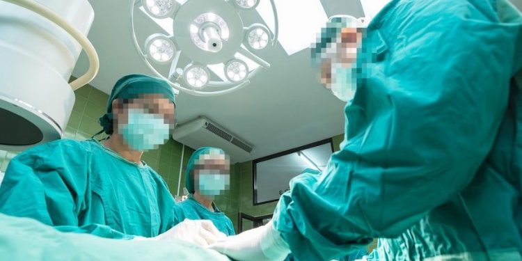 Dyrektor szpitala zawiesił lekarza, który operował panią Emilię