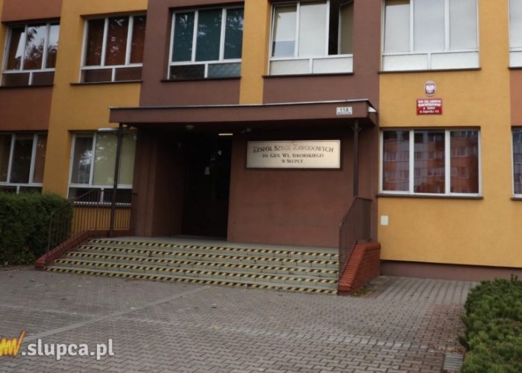 Wyzwał i opluł nauczyciela. Stanie przed sądem