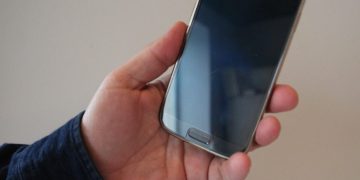 Trójka wprowadza zakaz korzystania z telefonów