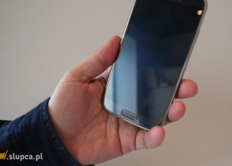 Trójka wprowadza zakaz korzystania z telefonów