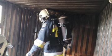 Gasili pożar trawy i szopy ZDJĘCIA