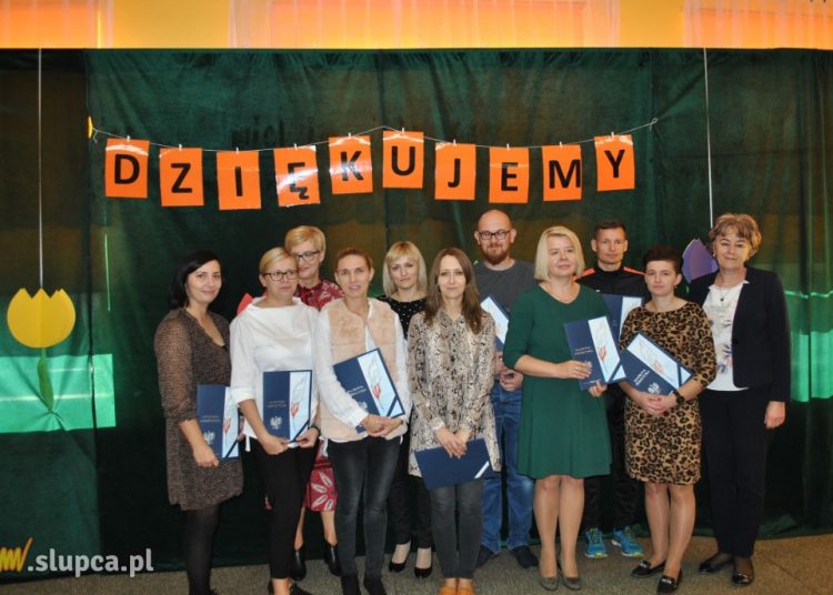 Kredki zamiast kwiatków w Drążnej