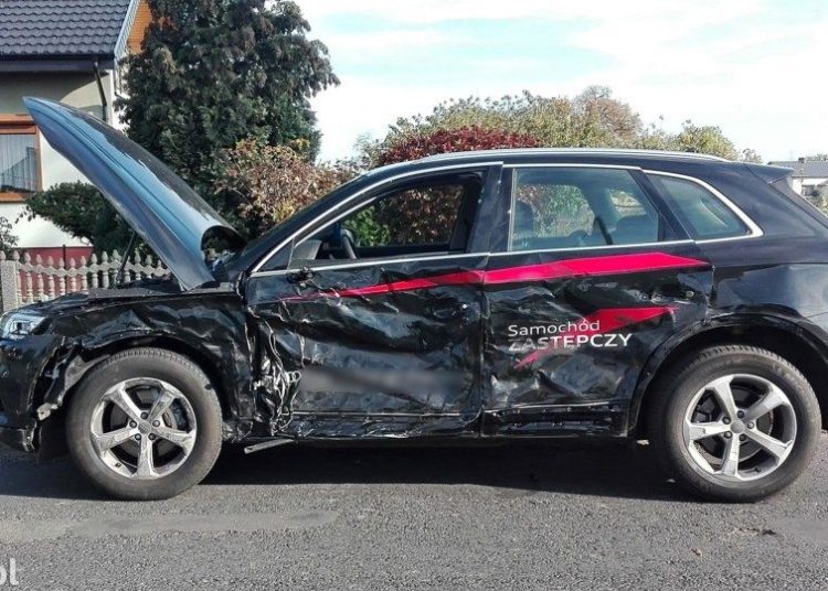 Wypadek w Cieninie. Kierowca trafił do szpitala ZDJĘCIA