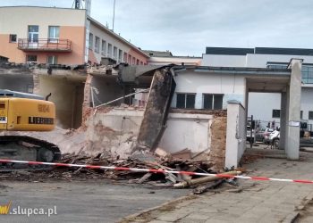 Burzą budynek przy szpitalu. Dlaczego?