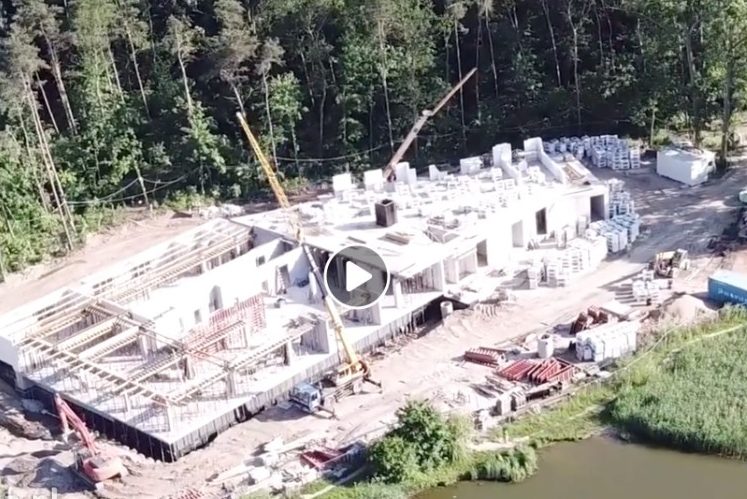 Kiedy otwarcie hotelu nad jeziorem? Znamy datę