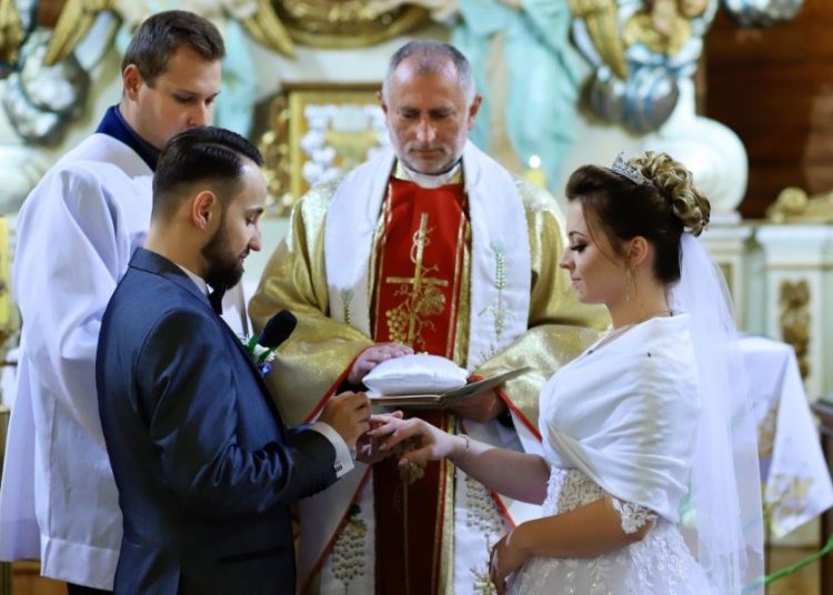 Weronika i Damian. Sto lat Młodej Parze!