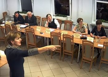 Na sesji wyświetlili stronę porno