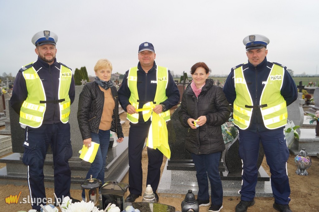 Odblaski dla odwiedzających cmentarze