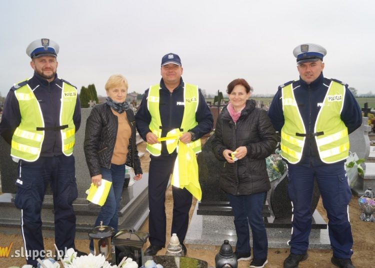 Odblaski dla odwiedzających cmentarze