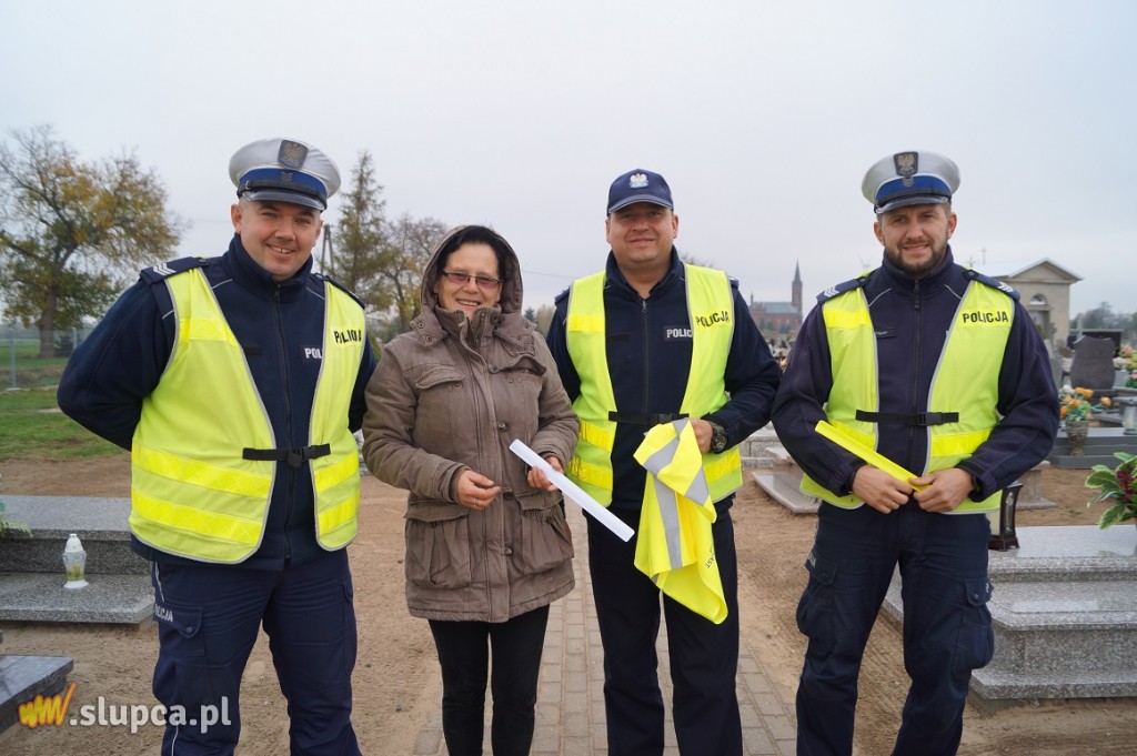 Odblaski dla odwiedzających cmentarze