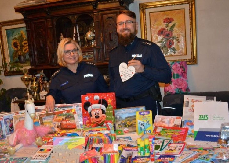 Policjanci wspierają akcję Onko-Mikołaje