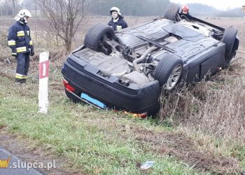 Wypadek na drodze. Kobieta w szpitalu
