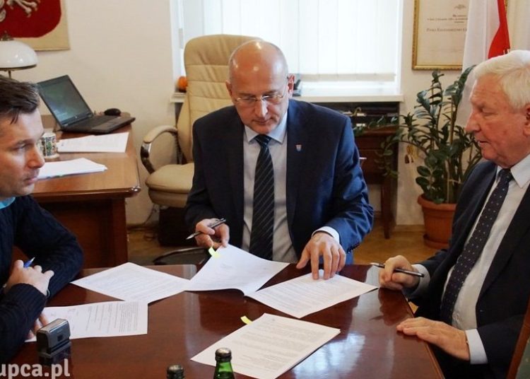 Podpisali umowę na zakup aparatów dla szpitala