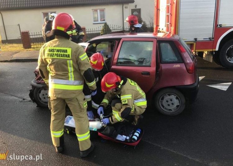 Wypadek w Młodojewie. Ucierpiała kobieta w ciąży