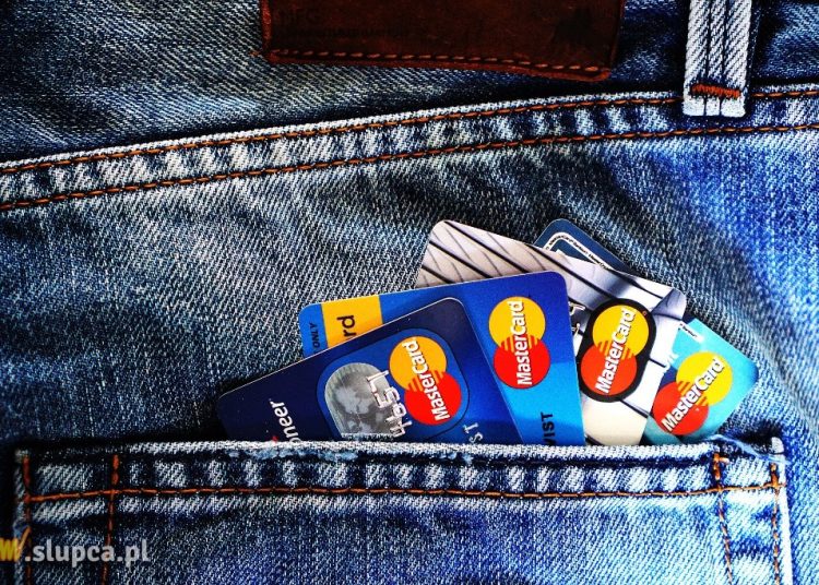 Tanie karty kredytowe – 3 cechy charakterystyczne