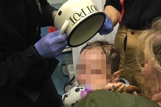 Zdjęli garnek z głowy dziecka. Jak to zrobili?