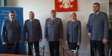 Wyróżnieni policjanci słupeckiej komendy