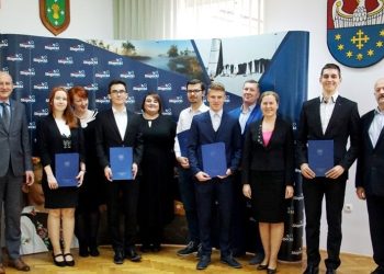 Dostali stypendia premiera