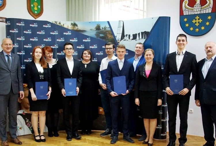 Dostali stypendia premiera