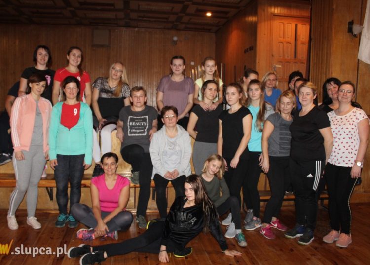 Panie w Wierzbocicach na zumbie