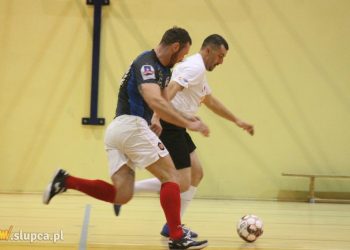 SLHPN. Lider zagra ze Stolarzami