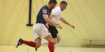 SLHPN. Lider zagra ze Stolarzami