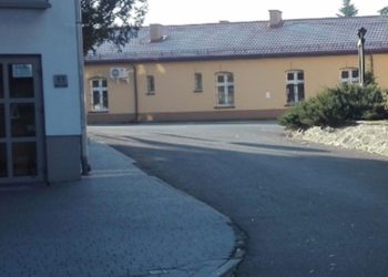 Będzie szlaban przy starostwie