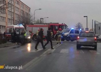 Wypadek na Kopernika. Mężczyzna w szpitalu