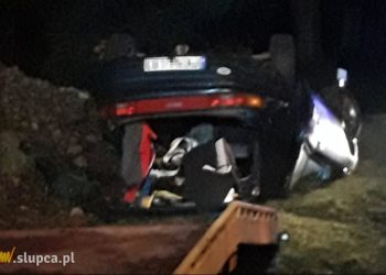 Groźny wypadek. Auto na dachu ZDJĘCIA