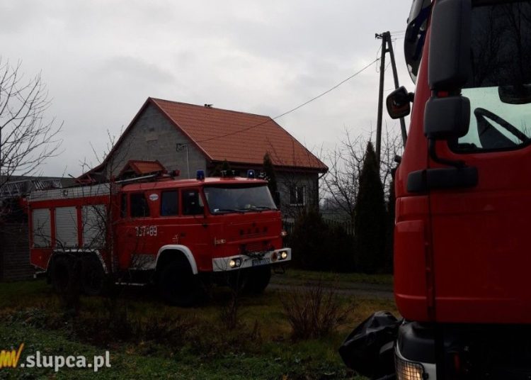 Pożar w domu. Kilka jednostek w akcji