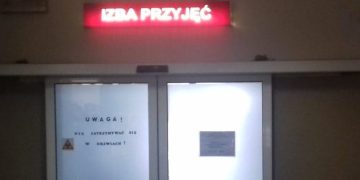 Dziecko potrzebowało pomocy. Szpital wezwał strażaków