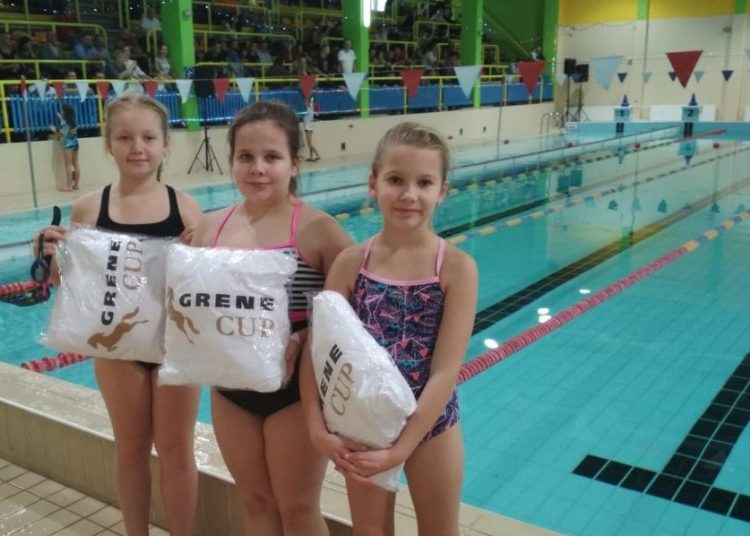 Mikołajkowe zawody pływackie