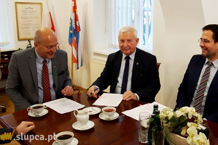 Podpisali umowę na rozbudowę drogi Smolniki Powidzkie – Powidz