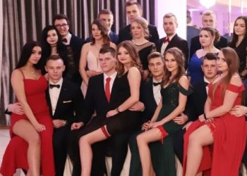 Studniówka Ekonomika ZDJĘCIA GRUPOWE