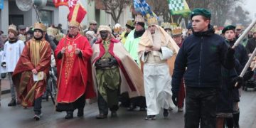 Przez Słupcę przeszedł Orszak Trzech Króli ZDJĘCIA