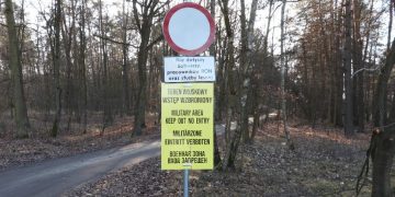 Teren wojskowy parę kroków od domów