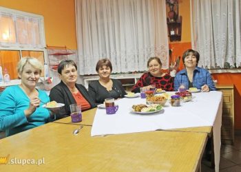 „Kolorowe ciasto zawsze przykuwa uwagę…”