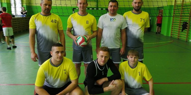 Ósmy noworoczny turniej siatkarski